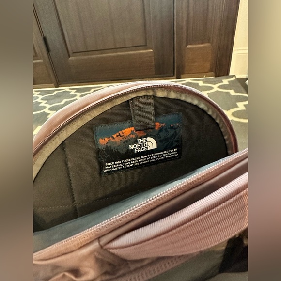 NORTH FACE RECON BACKPACK - Picture 3 of 6